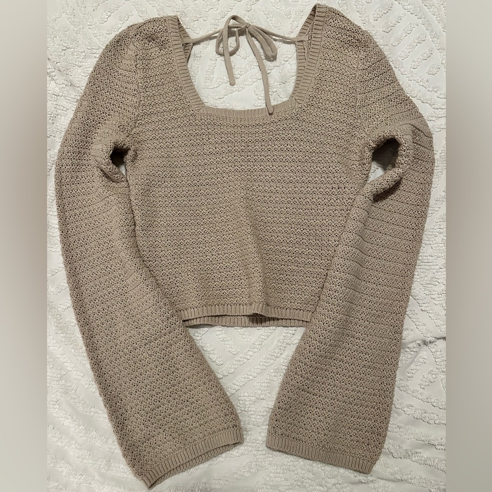 Hollister Women's Beige scoop Neck Sweater